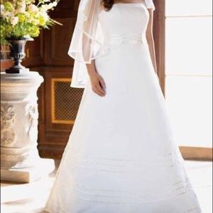Plus size wedding gown
